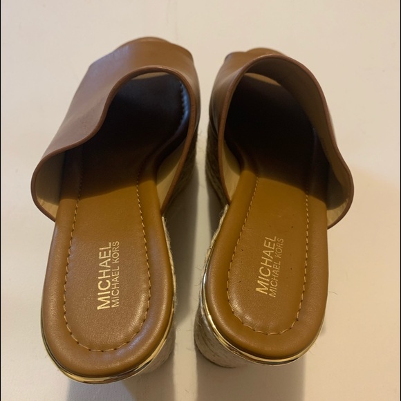 NWOB Michael Kors Cunningham Brown Wedges - Picture 7 of 9